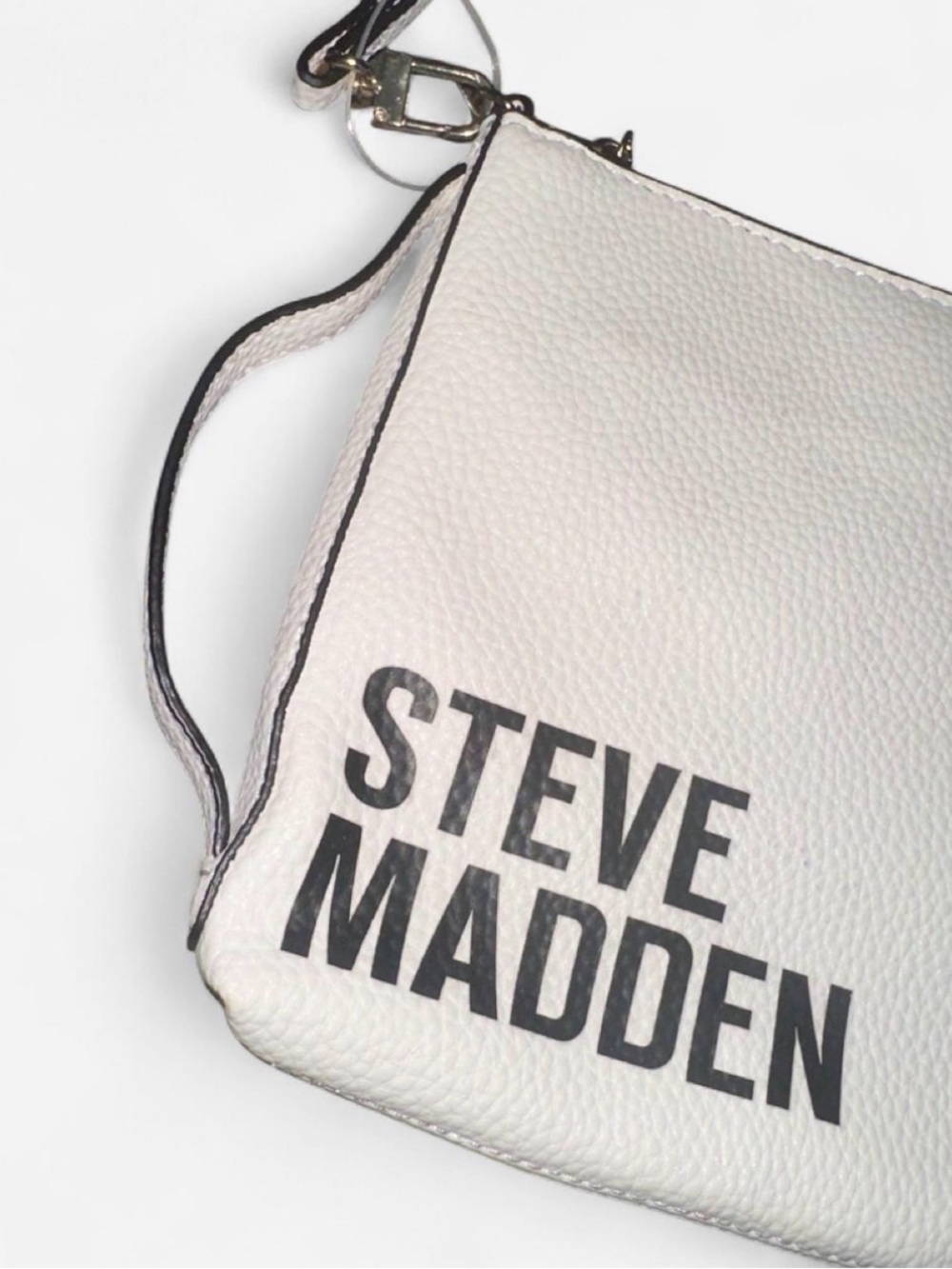 Steve Madden White Pebbled Leather Wristlet Pouch - Picture 3 of 4